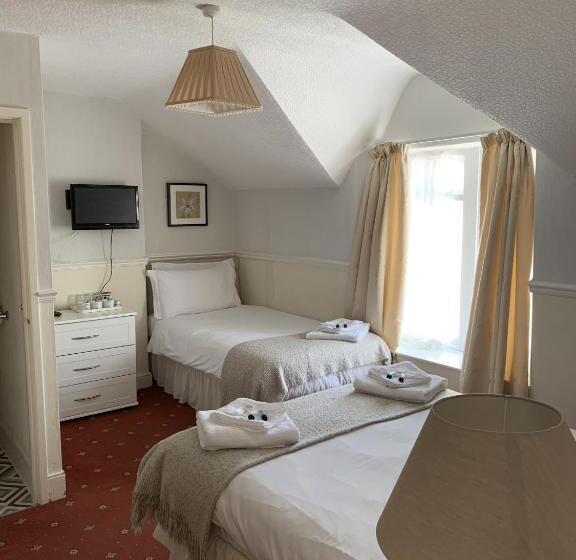 חדר משפחתי, Seaclyffe Hotel Ltd