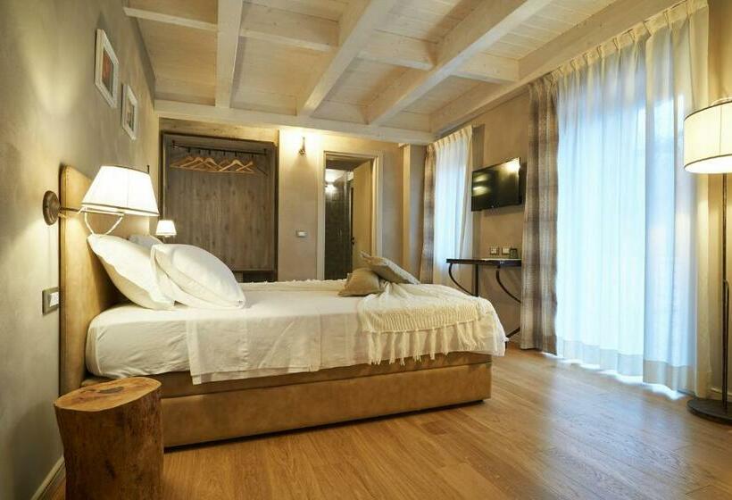 غرفة ديلوكس ثلاثية, Relais Villa Miraglia