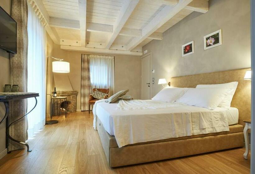 غرفة ديلوكس ثلاثية, Relais Villa Miraglia