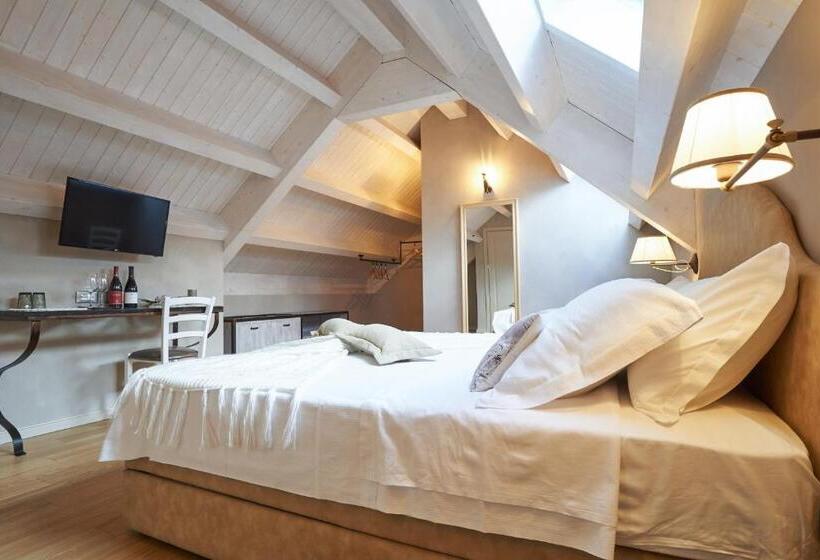 غرفة ديلوكس رباعية, Relais Villa Miraglia