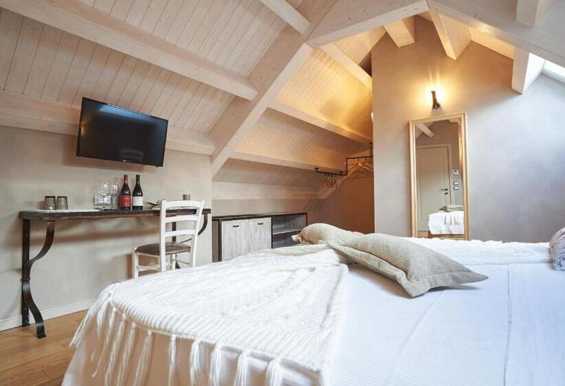 غرفة ديلوكس رباعية, Relais Villa Miraglia