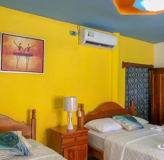 اتاق استاندارد سه نفره, Hostal Familiar Rolo
