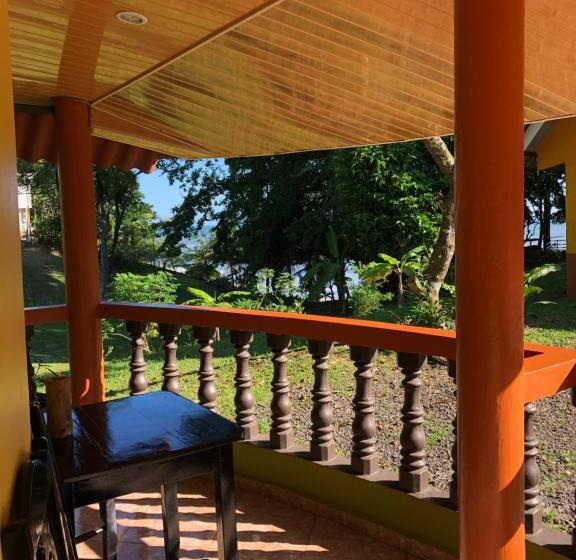 חדר סטנדרט לשלושה, Hostal Familiar Rolo