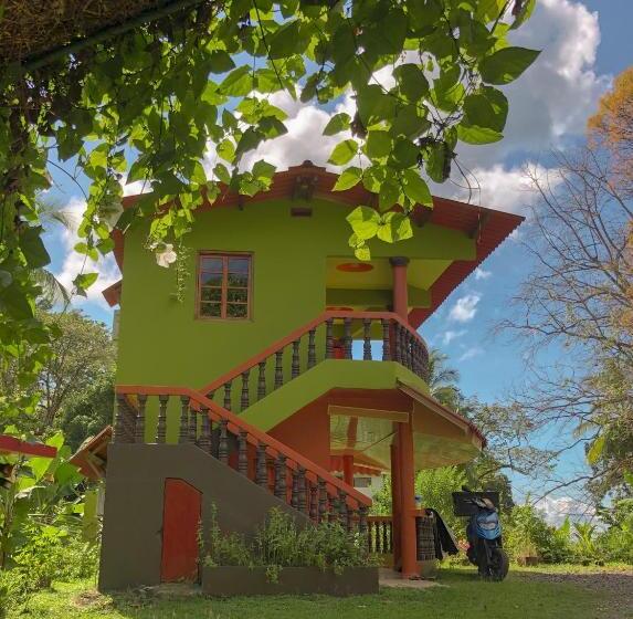 חדר סטנדרט לשלושה, Hostal Familiar Rolo