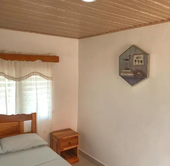 اتاق استاندارد با سرویس بهداشتی مشترک, Hostal Familiar Rolo