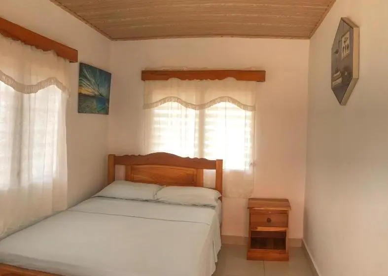 اتاق استاندارد با سرویس بهداشتی مشترک, Hostal Familiar Rolo