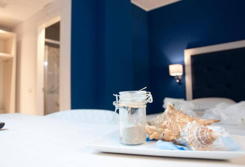 Трехместный Номер Deluxe Вид на Море, Ambruosi Village Resort & Spa