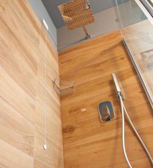 جناح جونيور مطلّ علي البحر, Ambruosi Village Resort & Spa