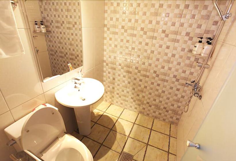 חדר סטנדרט, Mito