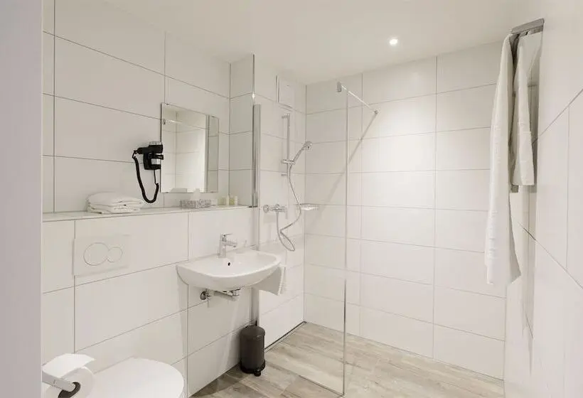 اتاق استاندارد سه نفره, Work Life Residence Am Bahnhof