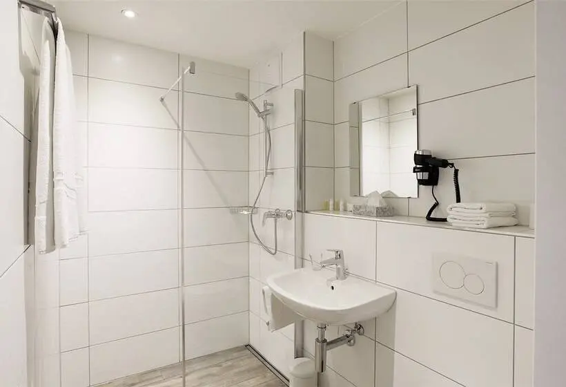 اتاق استاندارد سه نفره, Work Life Residence Am Bahnhof