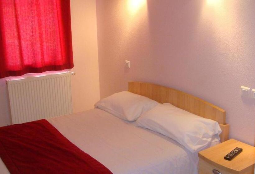 スタンダードルーム, Auberge De Peyrebeille