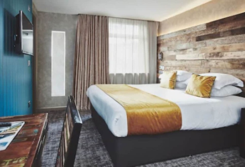 高级大房间, The Garrison