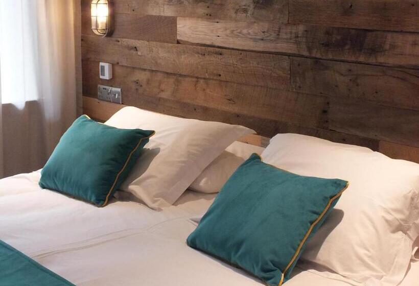 标准间, The Garrison