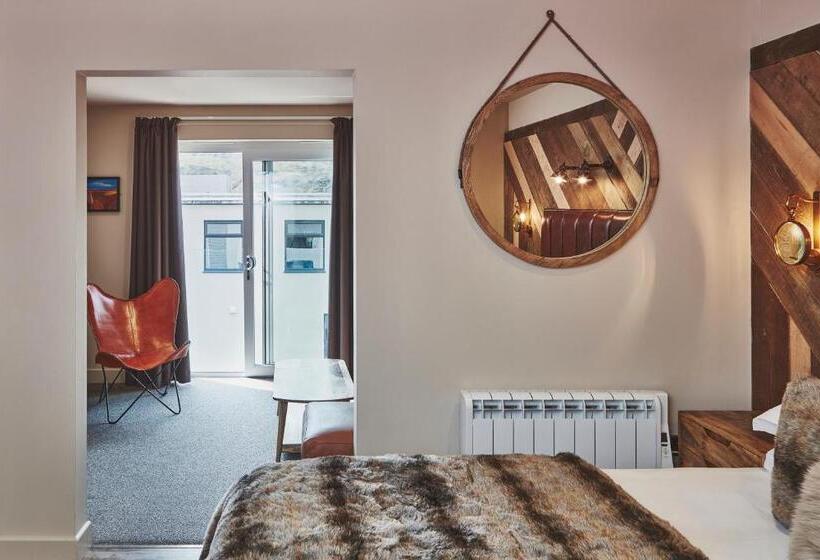 套房, The Garrison