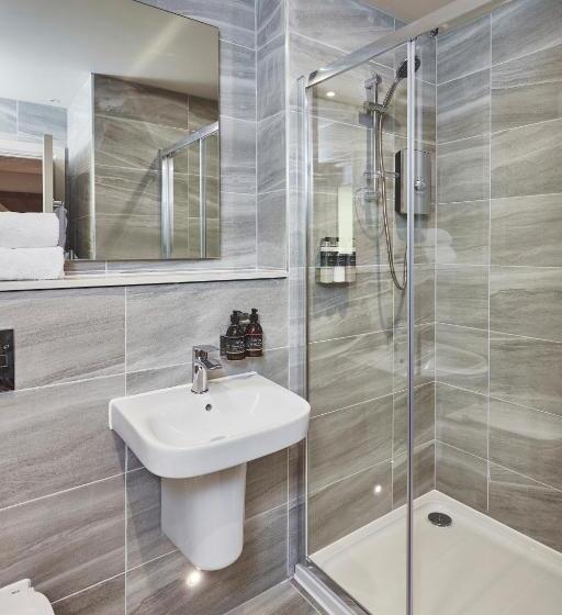 套房, The Garrison