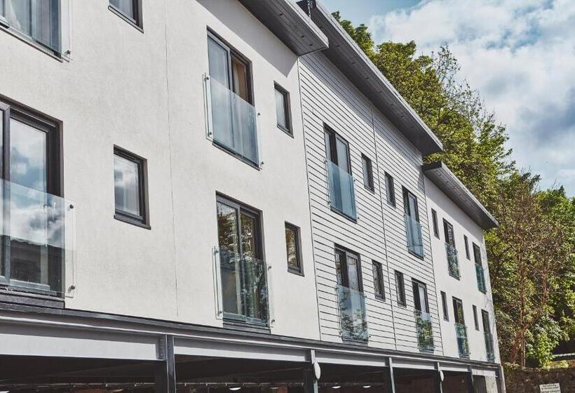 套房, The Garrison