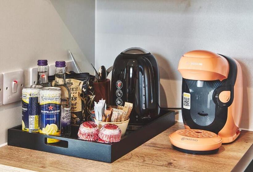 套房, The Garrison