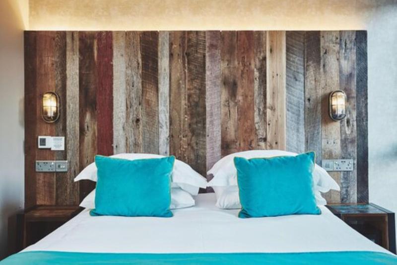 标准间, The Garrison