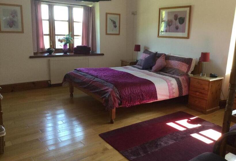 家庭海景房, Coombe House B&b