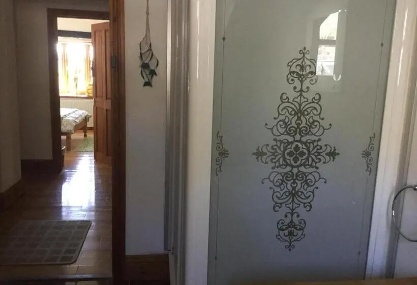 Deluxe Trippelrum Havsutsikt, Coombe House B&b