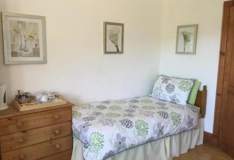 Deluxe Trippelrum Havsutsikt, Coombe House B&b
