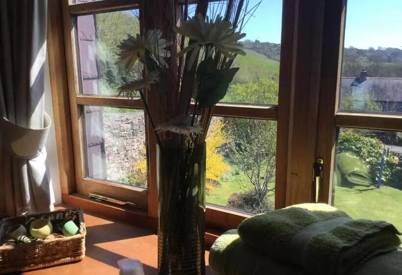 Deluxe Trippelrum Havsutsikt, Coombe House B&b