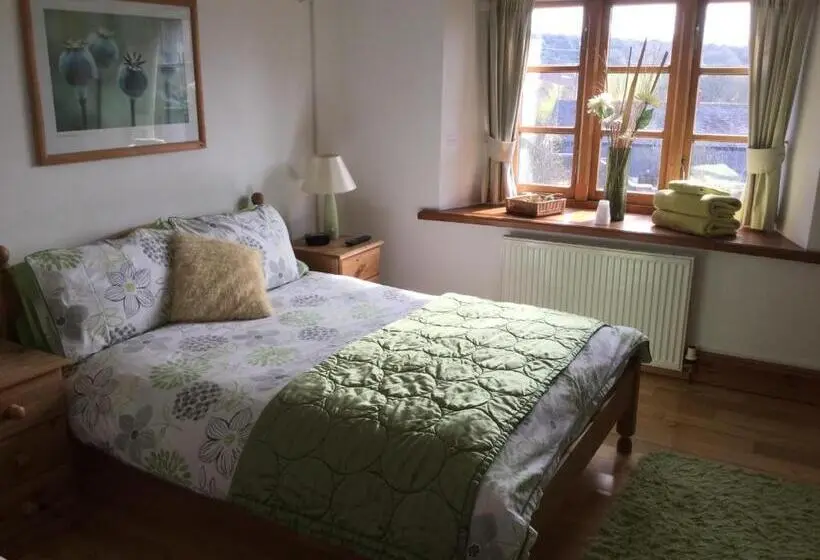 Deluxe Trippelrum Havsutsikt, Coombe House B&b