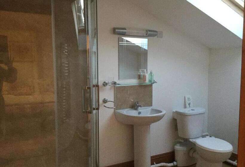 اتاق لوکس با چشم‌انداز باغ, Coombe House B&b
