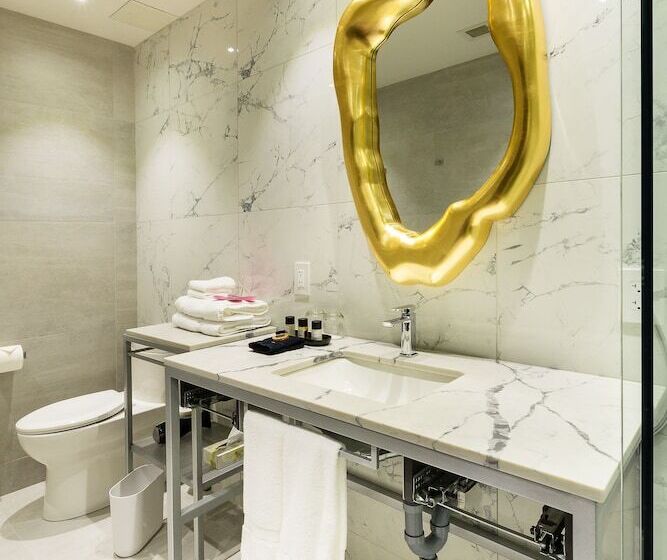 اتاق اکونومی, Monsieur Jean   Hôtel Particulier