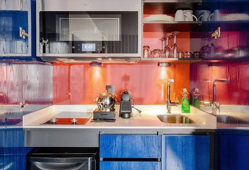 اتاق اکونومی, Monsieur Jean   Hôtel Particulier