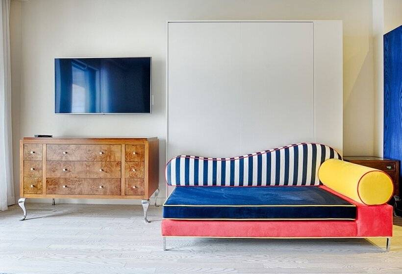 استودیوی استاندارد, Monsieur Jean   Hôtel Particulier