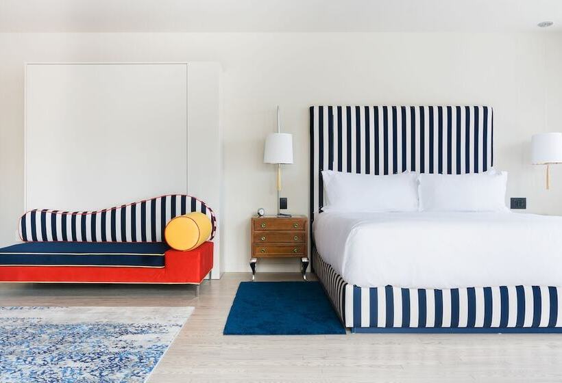 استودیوی استاندارد, Monsieur Jean   Hôtel Particulier