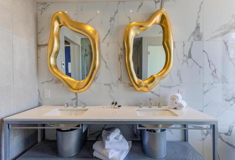 اتاق اکونومی, Monsieur Jean   Hôtel Particulier