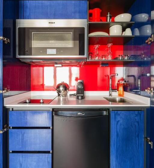 سوئیت کلاسیک, Monsieur Jean   Hôtel Particulier