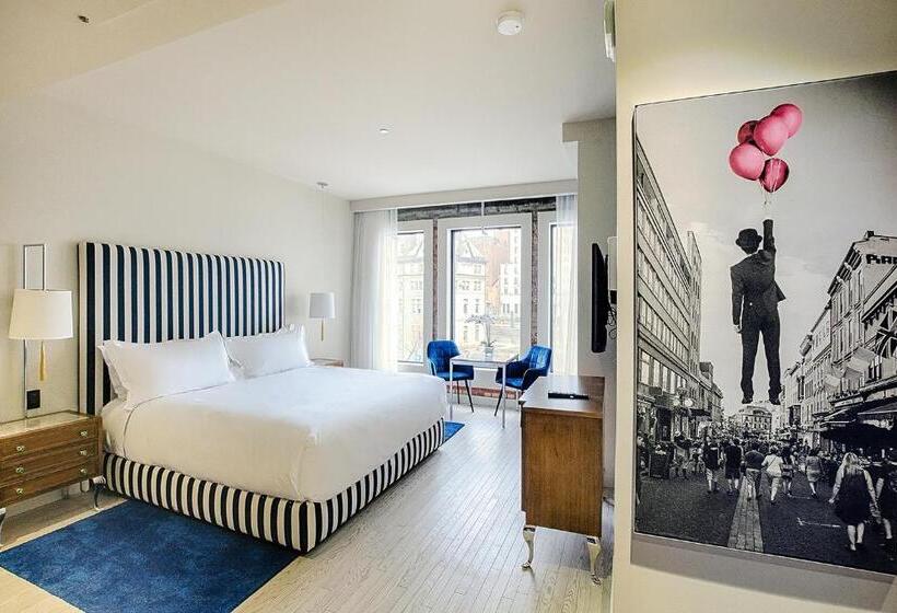 سوئیت کلاسیک, Monsieur Jean   Hôtel Particulier