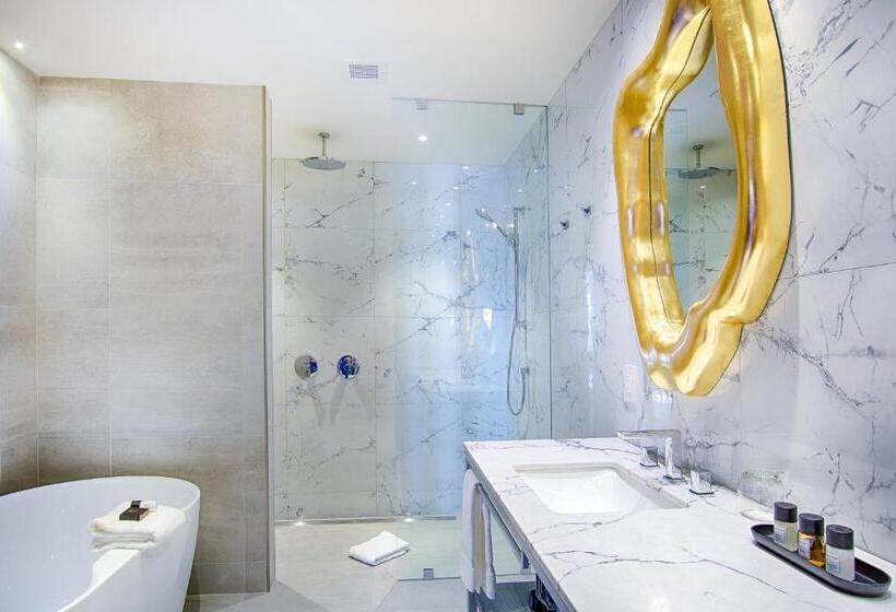 سوییت سوپریور, Monsieur Jean   Hôtel Particulier