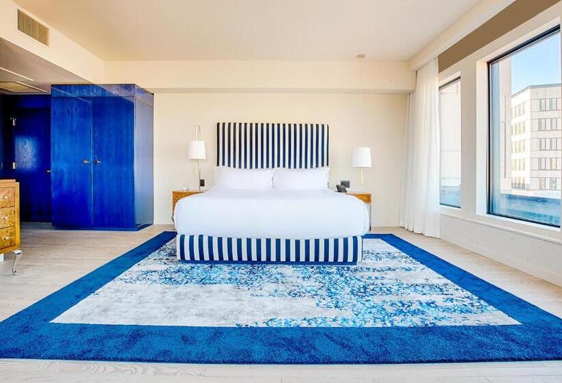 سوییت سوپریور, Monsieur Jean   Hôtel Particulier