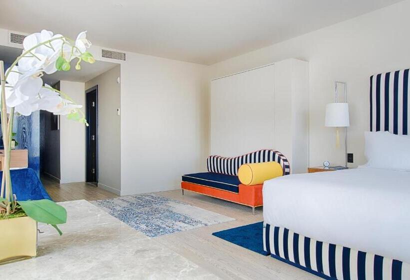 استودیوی استاندارد, Monsieur Jean   Hôtel Particulier