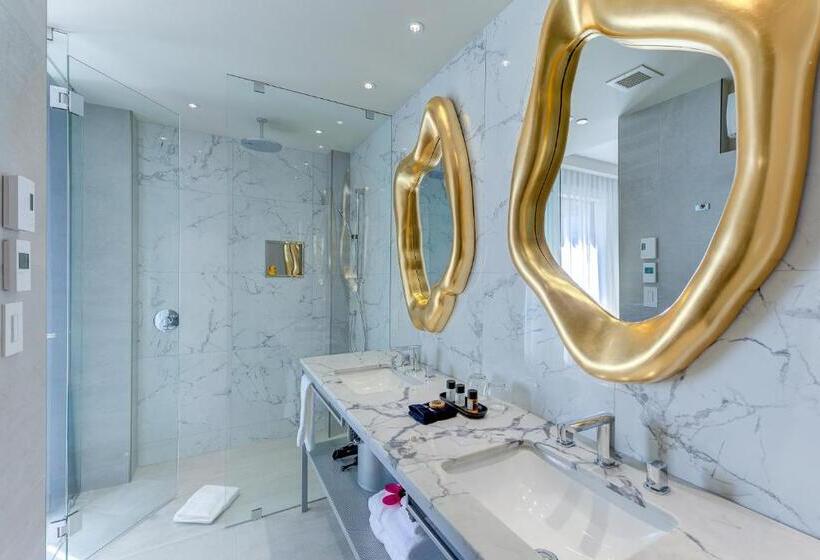 استودیوی استاندارد, Monsieur Jean   Hôtel Particulier