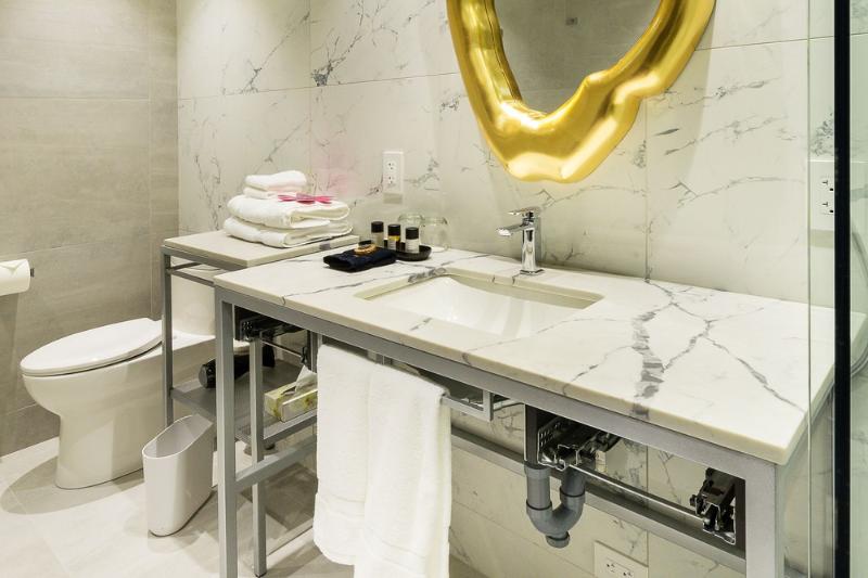 سوئیت کلاسیک, Monsieur Jean   Hôtel Particulier