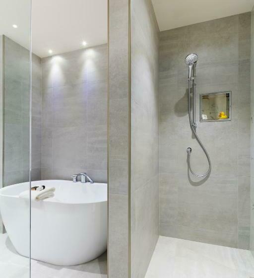 سوئیت کلاسیک, Monsieur Jean   Hôtel Particulier