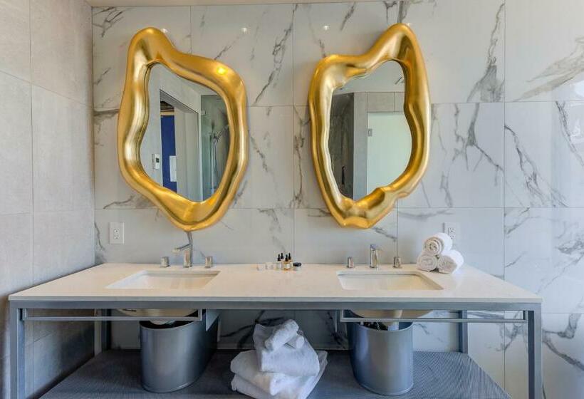 مجموعه ویستا شهر, Monsieur Jean   Hôtel Particulier