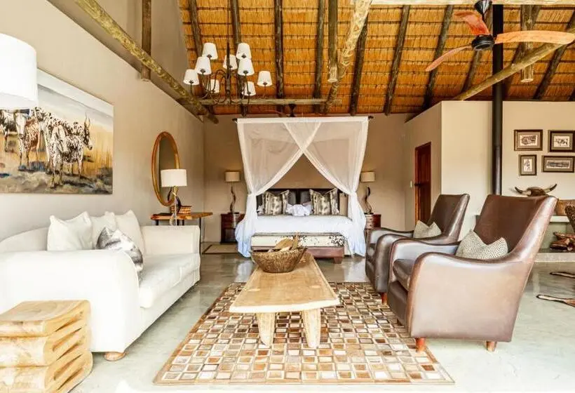 Deluxe Suite King Bed, Lions Valley Lodge