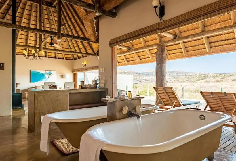 Deluxe Suite King Bed, Lions Valley Lodge
