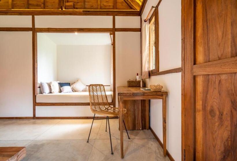 Люкс Вид на Бассейн, Green Escape Eco Resort
