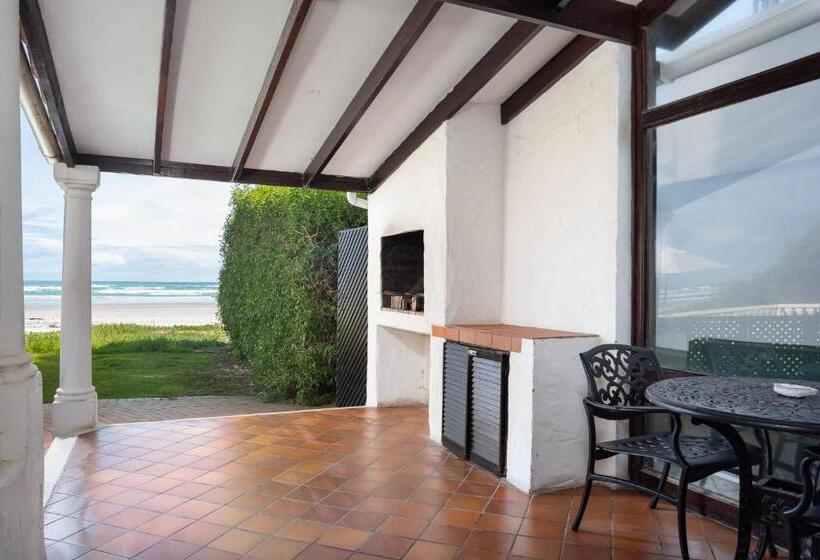 غرفة قياسية مطلّة علي البحر, The Beach Villa