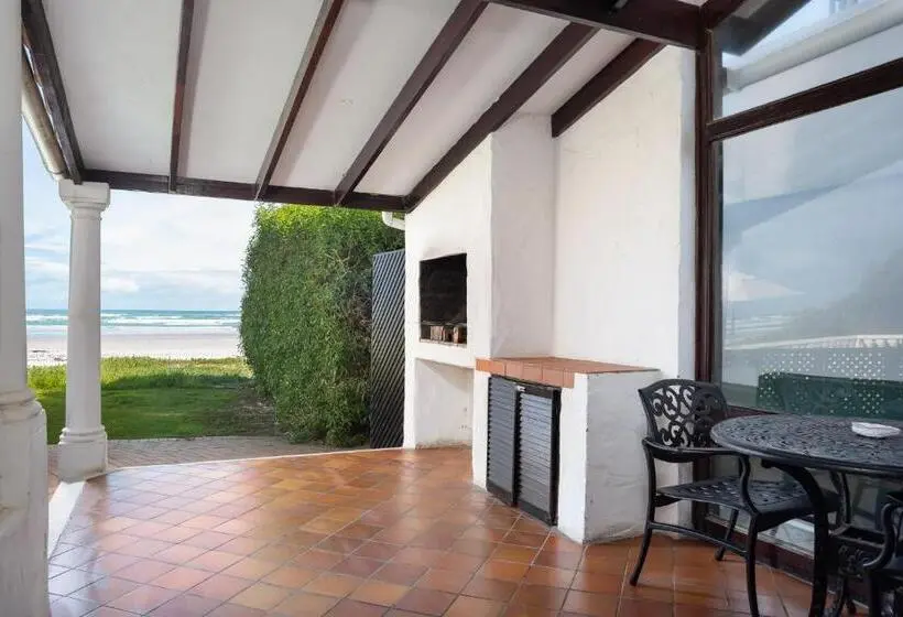 オーシャンビュースタンダードルーム, The Beach Villa