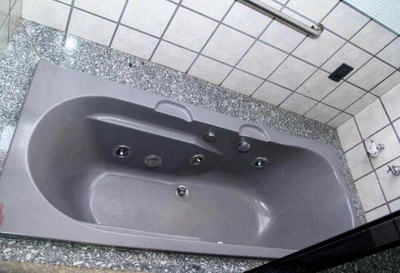 디럭스 룸, Mabruk Barretos Apart