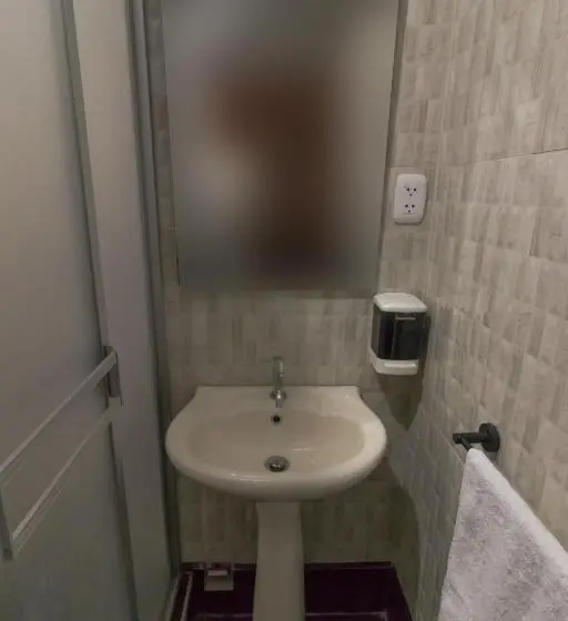 اتاق استاندارد با سرویس بهداشتی مشترک, Kira's House